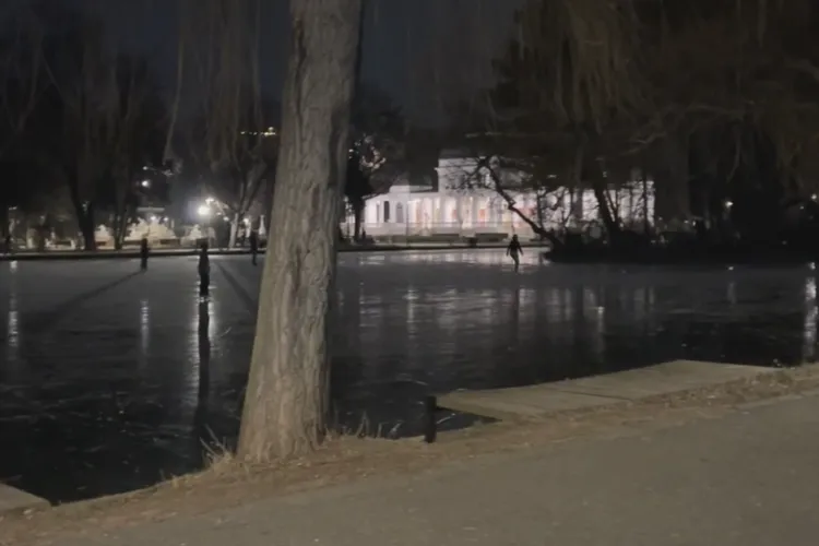 Patinatorii s-au strâns și anul acesta pe Lacul Chios din Parcul Central - VIDEO 