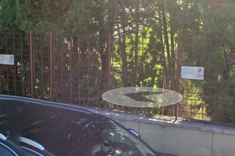 ”Proprietăți cu pretenții de parcare personală la stradă” - Bogații din Cluj-Napoca au cumpărat și strada? - FOTO