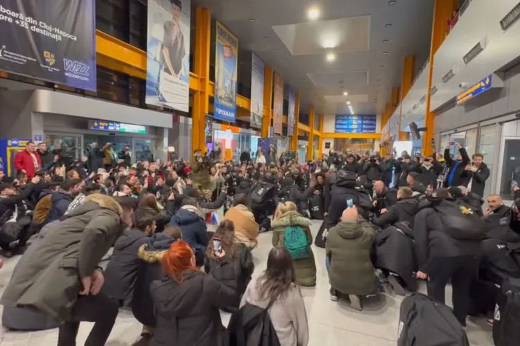 Baschetbaliștii de la U Banca Transilvania așteptați de suporteri pe Aeroportul Cluj. Atmosfera a fost magică! - VIDEO