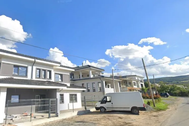 Clujul de cinci stele cu vile, dar cu fose septice și dejecții în stradă! Cum mint autoritățile că introduc canalizare