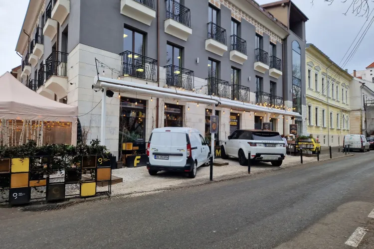 ”Parcați la Cluj Arena, că e mai ieftin! - Primăria Cluj-Napoca desființează alte 95 de locuri de parcare din centrul Clujului - FOTO