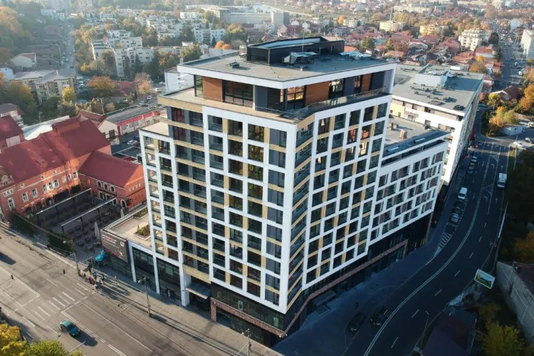 Parcare de toată jena la un mall din Cluj-Napoca: ”Românul şi parcarea cu plată. Duşmani naturali” - FOTO