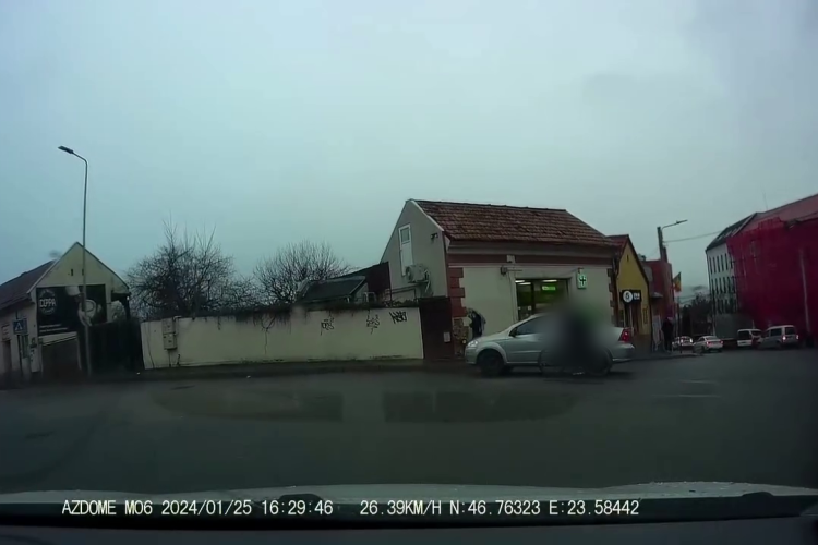 Incident într-o intersecție ”nebună” din Cluj-Napoca: Poate ne puteți ajutați să identificăm șoferul - VIDEO
