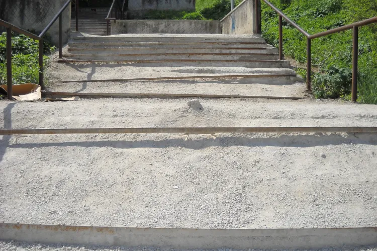 Scarile din zona Calvaria, lasate in paragina, reprezinta un adevarat pericol public VEZI FOTO