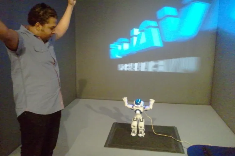 Robotul umanoid Nao va trata la Cluj opt copii cu autism VEZI FOTO