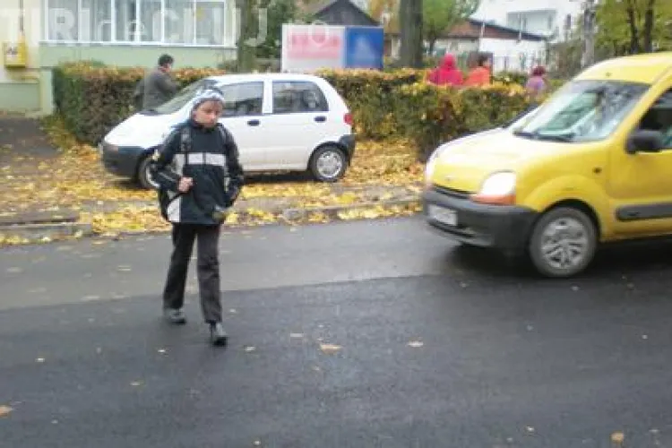 Traverseaza corect, o campanie derulata la Cluj de trei studenti in scoli si licee