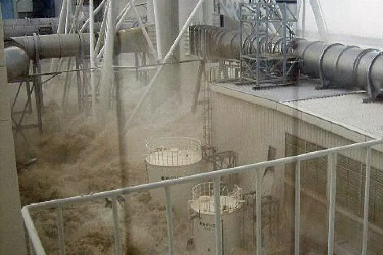 Imagini spectaculoase cu valul tsunami care a lovit centrala de la Fukushima