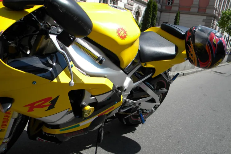 Un motociclist a lovit un batran in Piata Stefan cel Mare! Victima a vrut sa traverseze neregulamentar - VIDEO