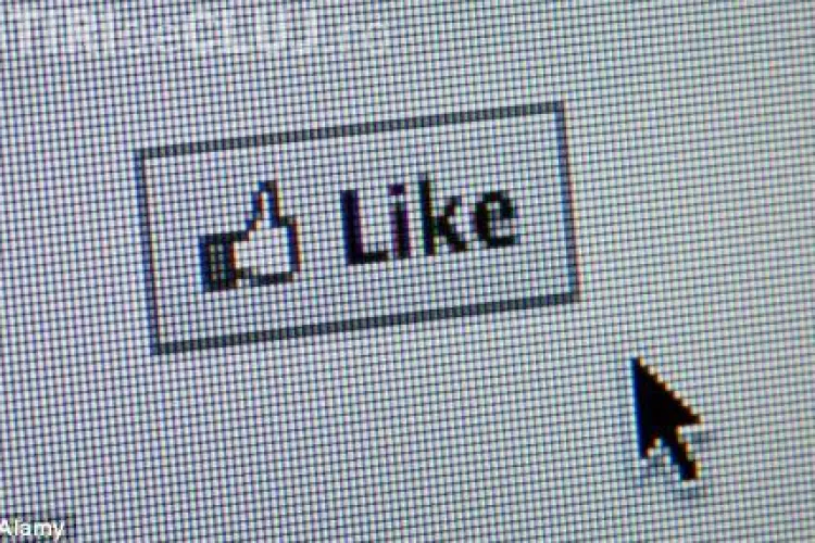Un cuplu si-a botezat fetita "Like", dupa butonul Facebook