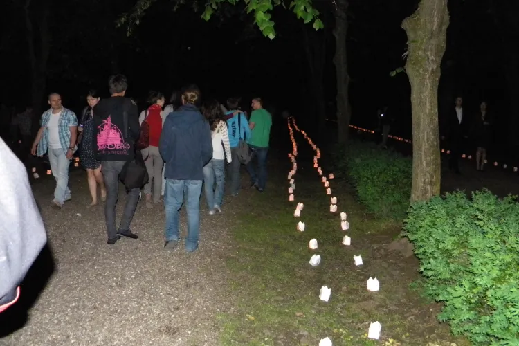 Festivalul Luminii, o feerie cu 17.000 de lumanari si 4.000 de vizitatori in Parcul Babes! VEZI VIDEO si FOTO