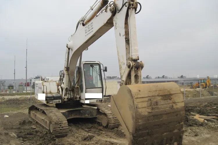 Hotii au furat excavatorul Primariei din Dej!