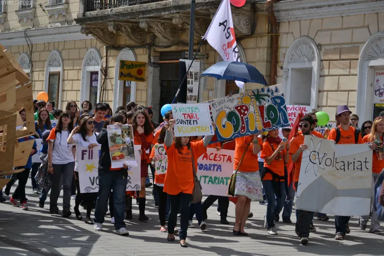 Voluntarii au marsaluit prin centrul Clujului! FOTO