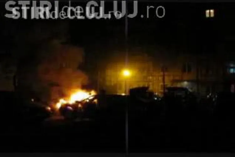 O masina a ars azi-noapte ca o torta in Gherla - VIDEO 