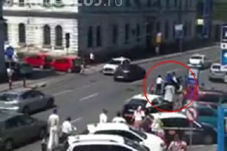 Bataie in centrul Clujului! Un barbat a fost batut de tigani in fata magazinului Central VEZI VIDEO si FOTO