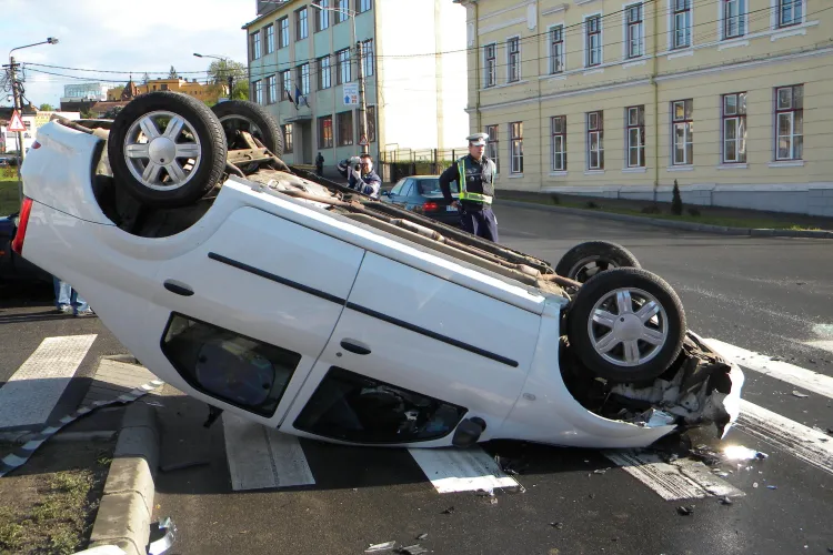 Accidentul de la intersectia strazilor Avram Iancu si Calea Turzii, surprins de camerele de supraveghere - VIDEO