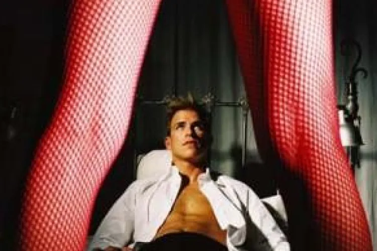 Orgie sexuala la Budapesta: 100 de agenti de asigurari germani, rasplatiti cu un sejur cu 20 de prostitutate pentru motivare