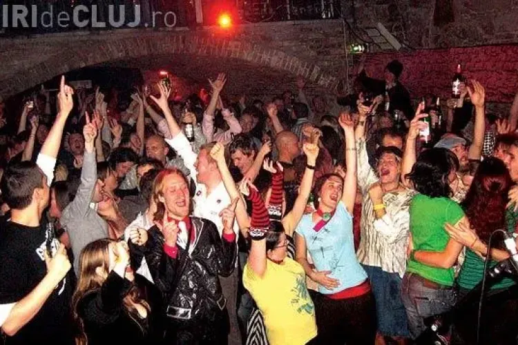 42 de senatori vor sa interzica muzica pe terase dupa ora 22.00