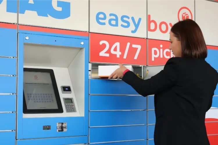 Trei bărbați, prinși în flagrant într-un cartier din Cluj! Au furat mai multe colete depozitate în easybox