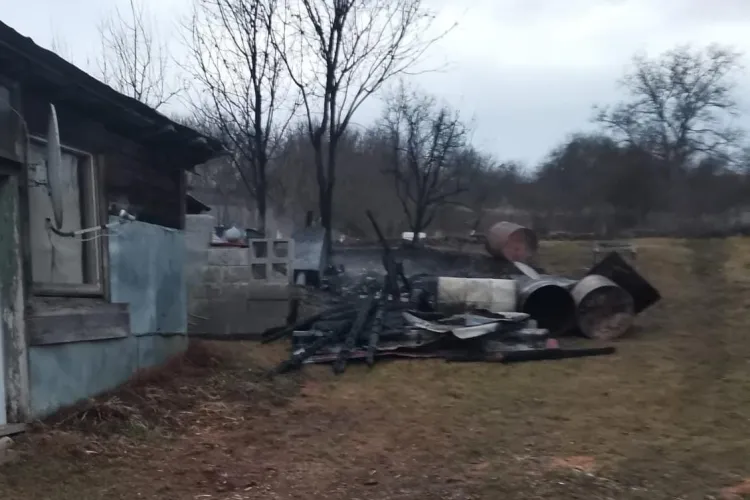 Incendiu în comuna Chinteni! O anexă gospodărească a fost cuprinsă de flăcări