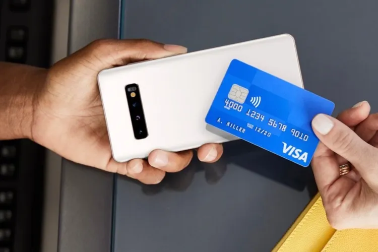 Decât așa vecini mai bine fără! Cum i-a furat o femeie din Cluj vecinei banii de pe card, exploatând naivitatea acesteia