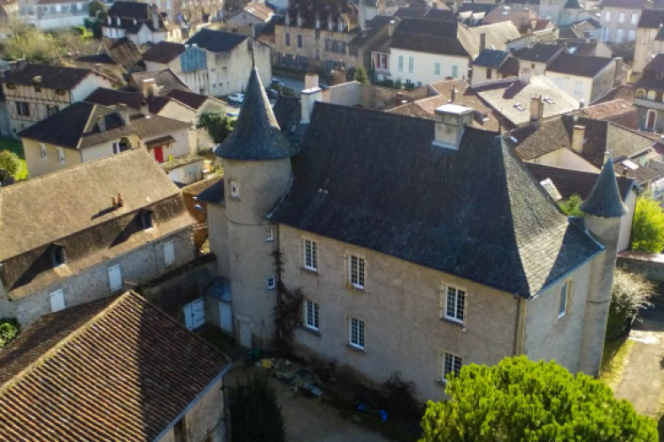 Jungla imobiliară se extinde! O casă la 50 de kilometri de Cluj-Napoca, a ajuns să coste cât un castel medieval din Franța