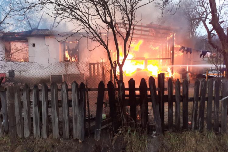 Incendiu în Cornești! O casă a ars din temelii - FOTO