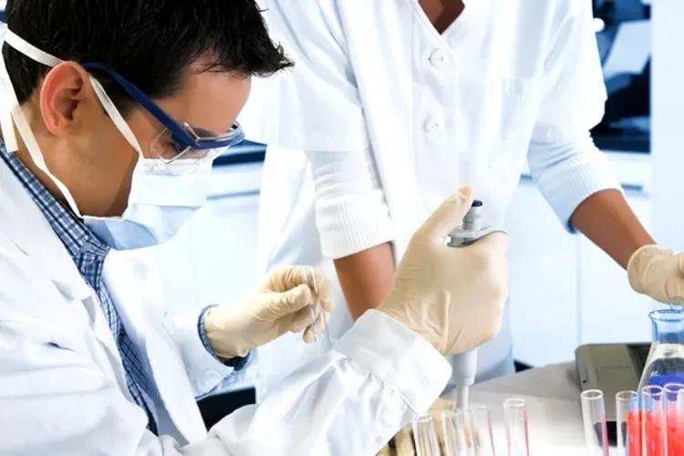 Plătim asigurări degeaba! Revoltător! Cât a ajuns să coste un simplu set de analize de sânge la ”privat”, pentru că ”nu sunt fonduri”