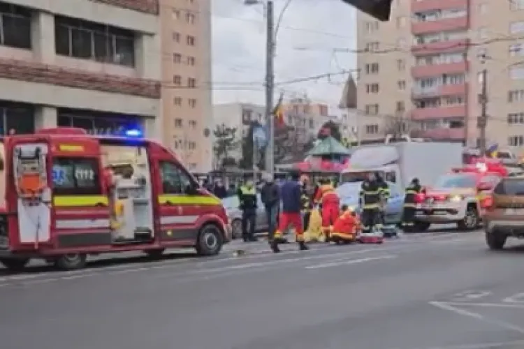 Cum s-a produs accidentul care a șocat Mănășturul joi dimineață. Victima ar fi încercat să treacă strada printr-un loc nepermis - VIDEO