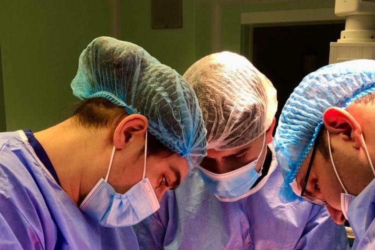 O nouă șansă la viață pentru doi pacienți din Cluj, după o operație de transplant renal. Donatorul se afla în moarte cerebrală 