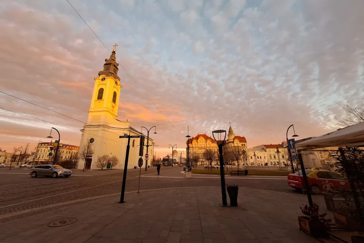 Inițiativă inedită pentru a promova turismul, într-un oraș din România! Transport public gratuit și reduceri la hoteluri, printre avantajele pentru turiști