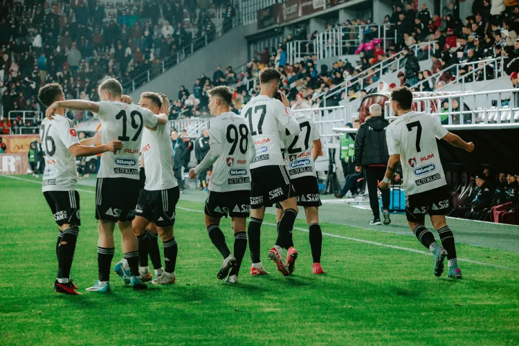 „E prima dată când putem să spunem că ne antrenăm ca o echipă profesionistă”. Ce a declarat Neluțu Sabău înaintea derby-ului cu FCSB