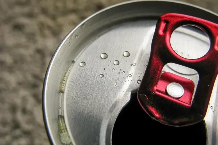 Energizantele, interzise minorilor prin lege! Amenzi de zeci de mii de lei pentru nerespectarea reglementării