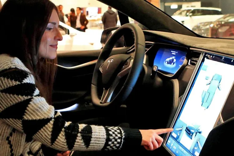 Clujean șocat de câte Tesle sunt în oraș: Sunt bani mulți în Cluj / Cineva are peste 1000 (o mie) de clienți cu conturi ce depășesc 100k euro