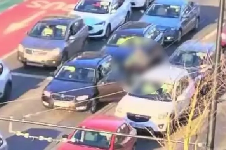 Răfuială în trafic, în centrul Clujului! Ceilalți șoferi au trebuit să intervină - VIDEO 