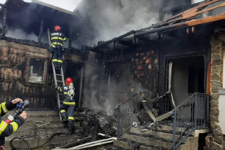 Incendiu în localitatea Mănășturu Românesc! Pompierii s-au luptat cu flăcările timp de două ore 