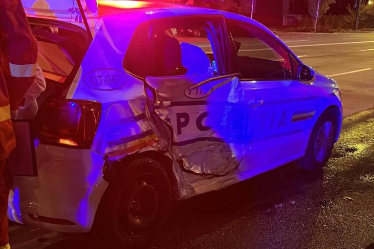 Mașină de poliție din Cluj, lovită de un șofer fugar! Până la urmă l-au ”parcat” în arest 