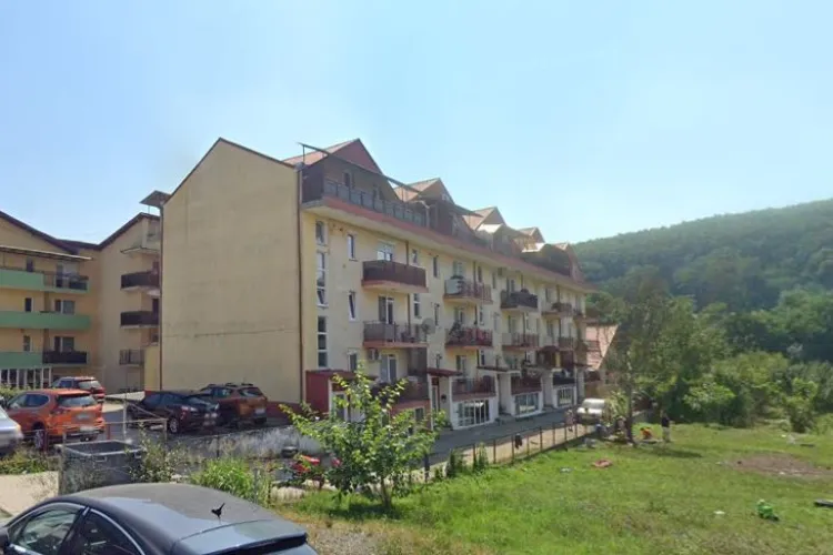 Bloc ridicat în Mănăștur pe autorizație de case. Cum se vinde un apartament cu 1200 de euro mp la un etaj care nu există