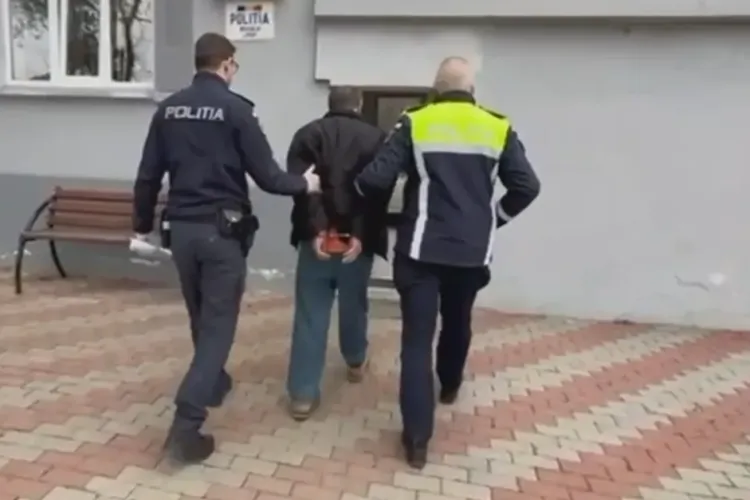 Un clujean a fost reținut după ce a atacat un bărbat, într-un bar din Arad. Victima a ajuns la spital - VIDEO 