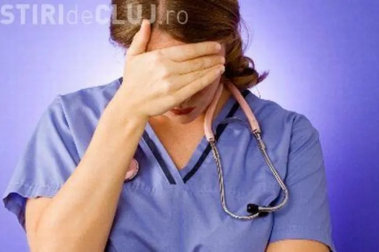 Caz halucinant! O asistentă medicală și-a jefuit colegii și pacienții, timp de 4 ani. Femeia a furat bani, carduri bancare și vouchere de vacanță