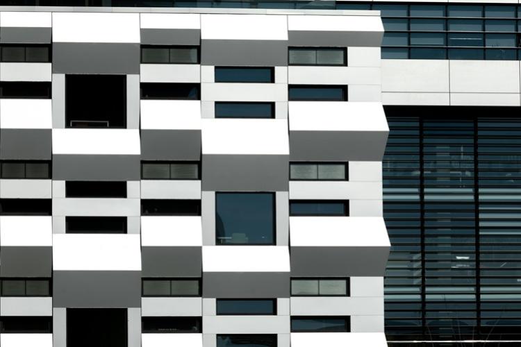 Secrete pentru alegerea celor mai bune uși din aluminiu pentru spații moderne