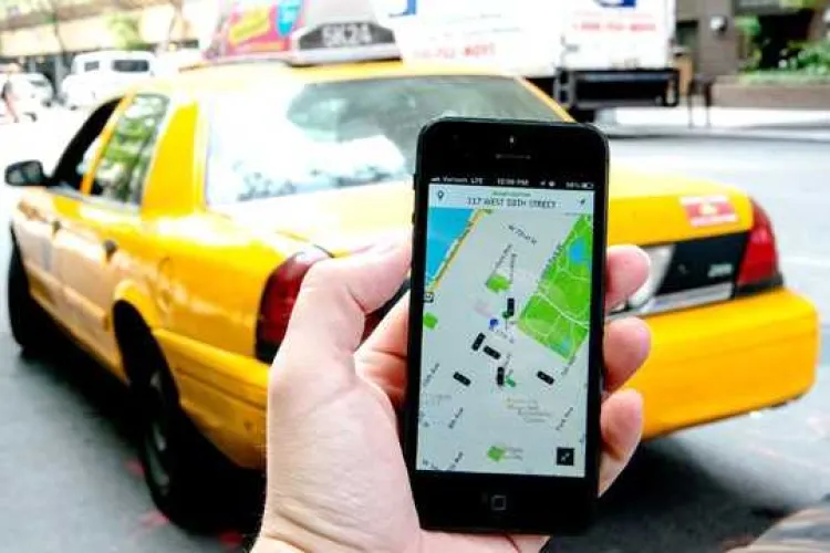 Victorie pentru taximetriști! Șoferii de ridesharing vor mai putea conduce doar maşina personală, într-un singur judeţ