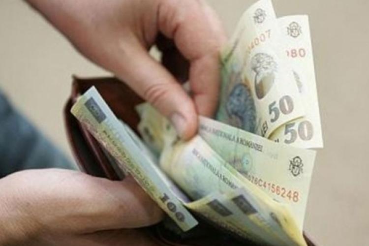 Un pensionar „special” încasează într-o lună cât un român cu pensia minimă într-un an și jumătate