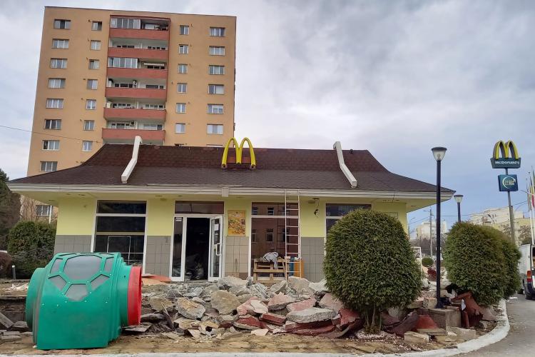 Se demolează McDonalds Mănăștur? Tensiuni în rândul clujenilor - FOTO