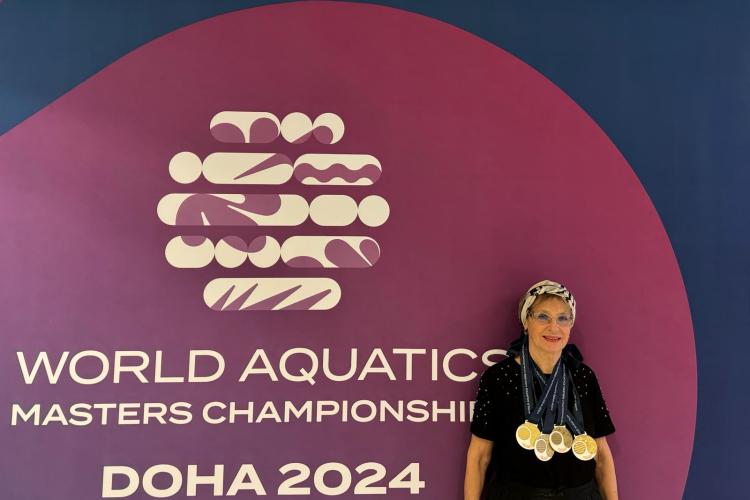 O clujeancă de 81 de ani a câștigat 4 medalii de aur la Campionatele Mondiale de natație. Sportiva a doborât 3 recorduri la Doha