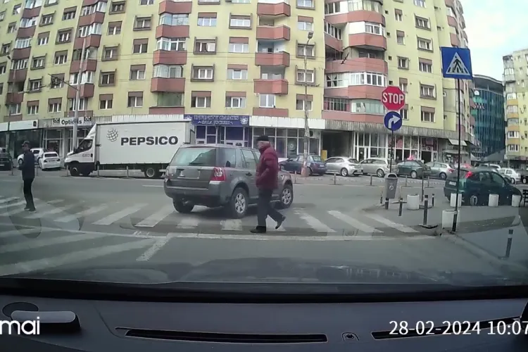 ”Noah, să îl trimit la Poliție?” - Tupeu de bombardier pe o trecere de pietoni din Mărăști - VIDEO