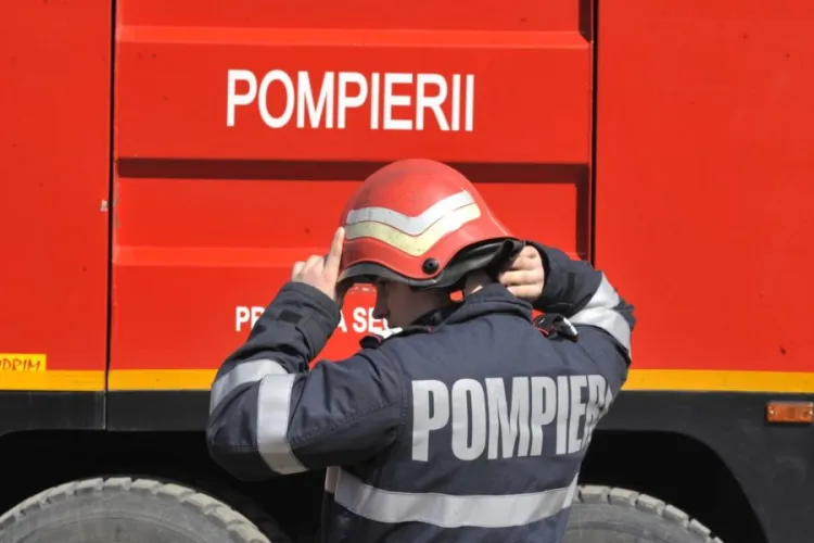Incendiu într-o localitate din Cluj! O casă a fost cuprinsă de flăcări de la un aparat de încălzit