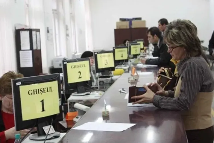 Analist economic: Salariile funcţionarilor publici s-au dublat faţă de acum şapte ani. Polonia, la dublu populație, are mai puțini bugetari