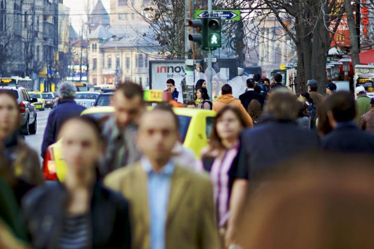Mai mult de 60% din români spun că viața lor e mai grea decât în urmă cu cinci ani. Peste 70% cred că lucrurile merg spre o direcție greșită în România 