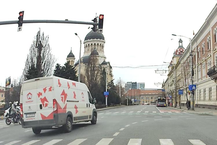 ”Acum a avut ”noroc”. Colegului cu 2 roți jos pălăria pentru prezența de spirit” - Poliția Cluj a fost sesizată  - VIDEO   