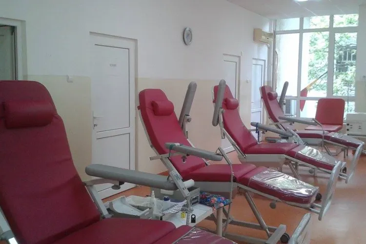 Bătaie la Centrul de Transfuzie Cluj, unde contabila șefă a fost aruncată printr-o ușă de sticlă